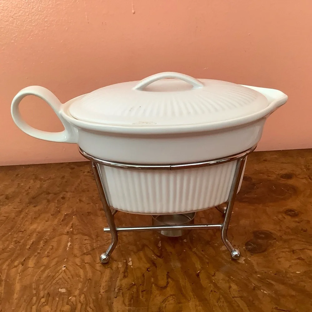Tabletops Gallery 16oz. Gravy Boat Ceramic White, With Candle Warming Stand